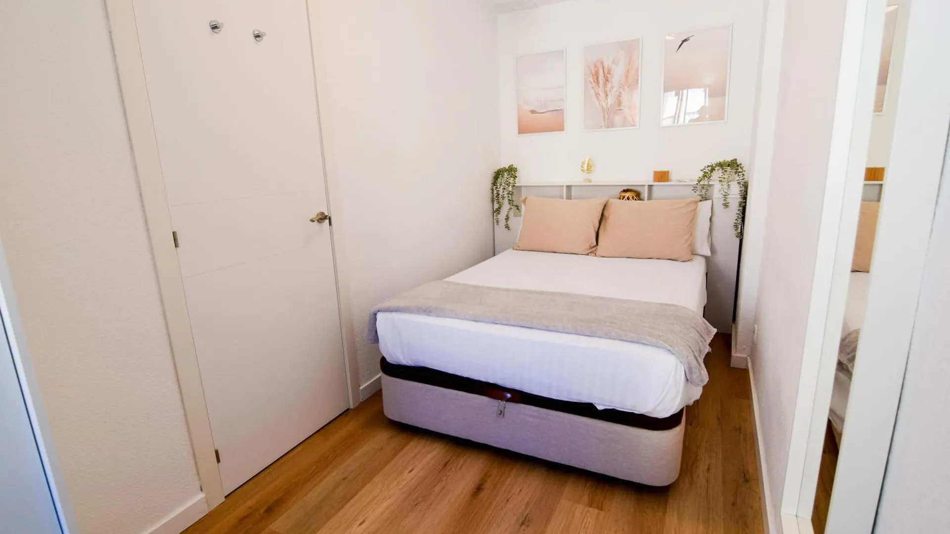 Torremolinos. Plaza De Andalucia Apartment España